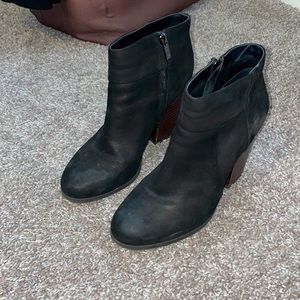 Kenneth Cole black Booties